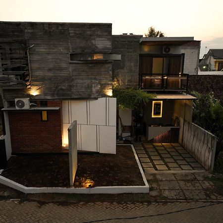 Happy House Bnb Bromo Backpacker Проболинго Экстерьер фото