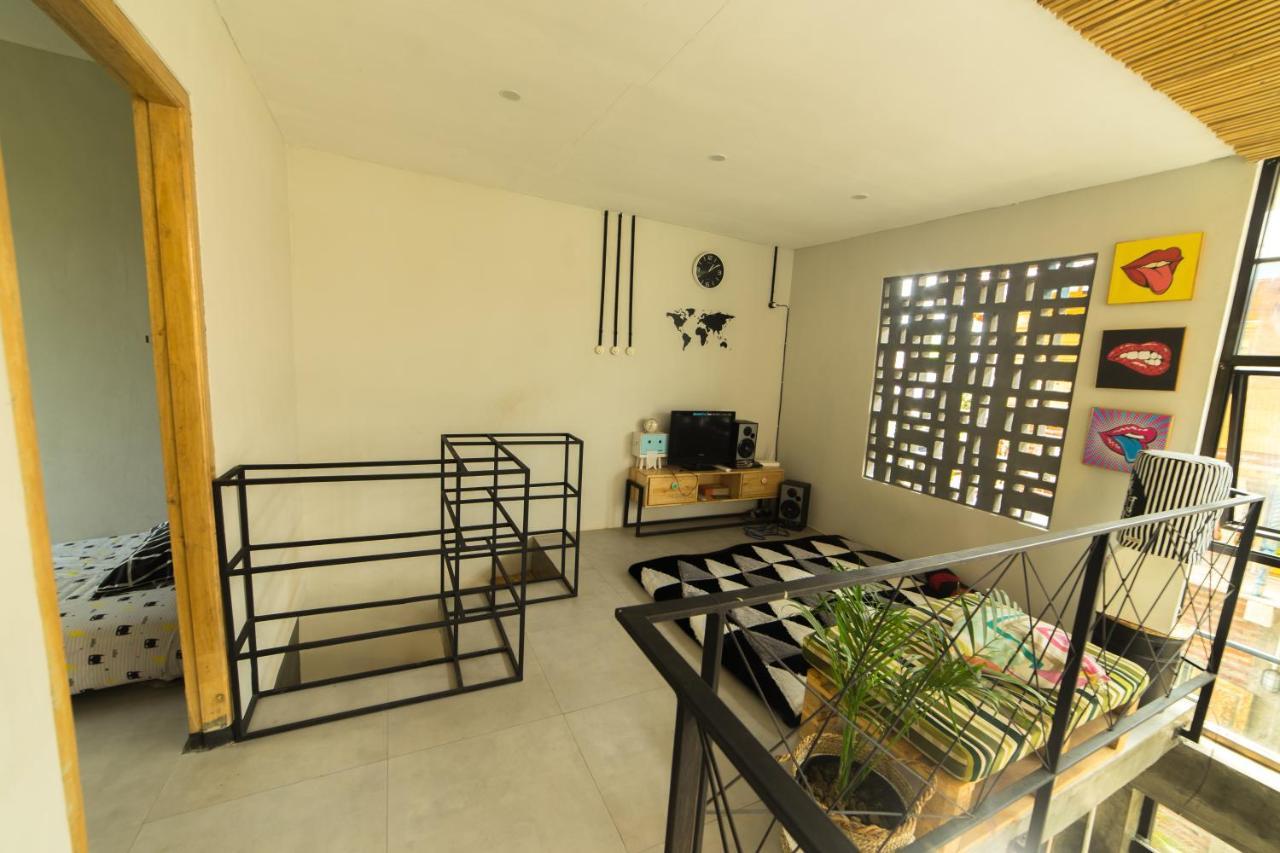 Happy House Bnb Bromo Backpacker Проболинго Экстерьер фото