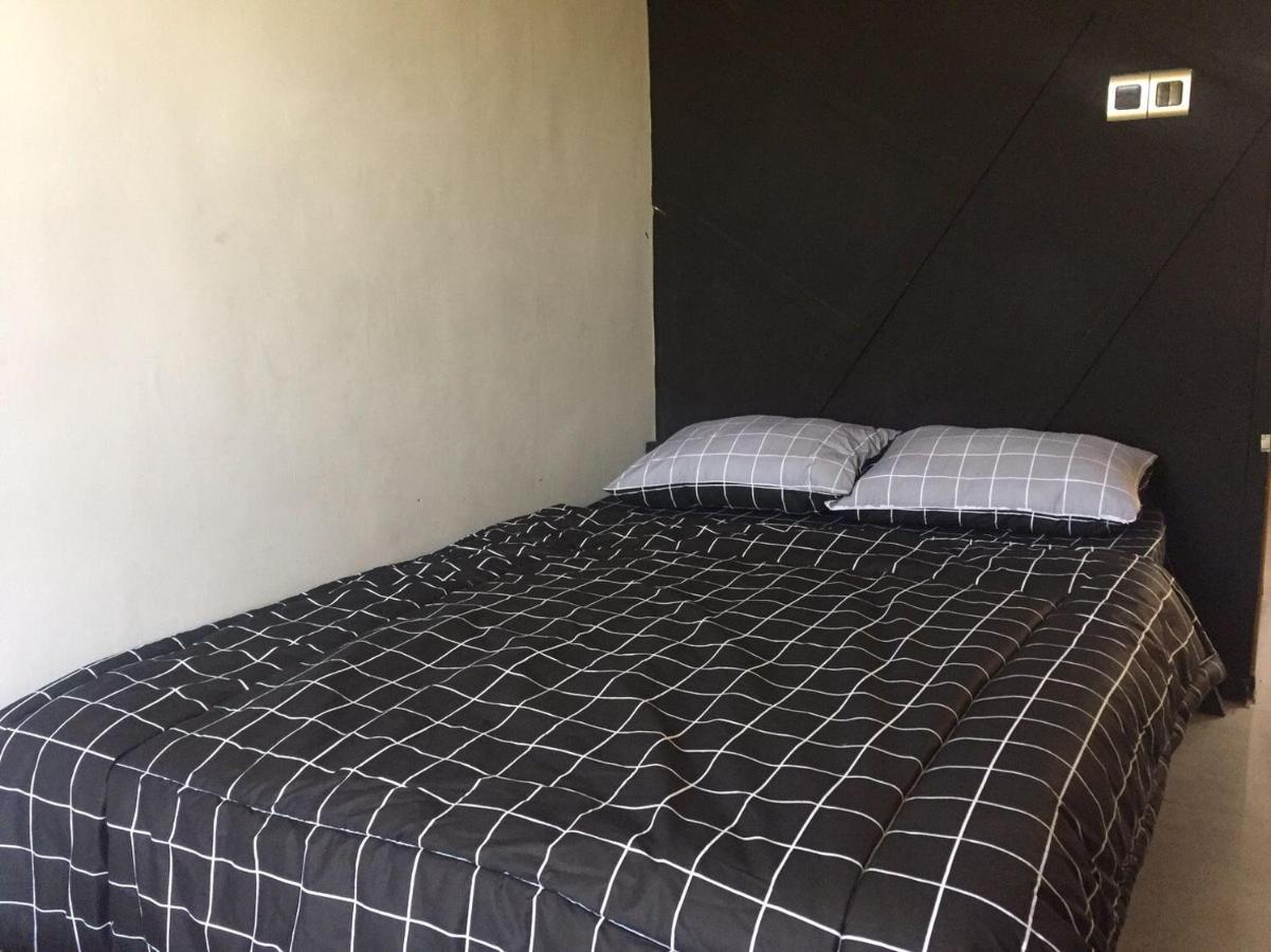 Happy House Bnb Bromo Backpacker Проболинго Экстерьер фото