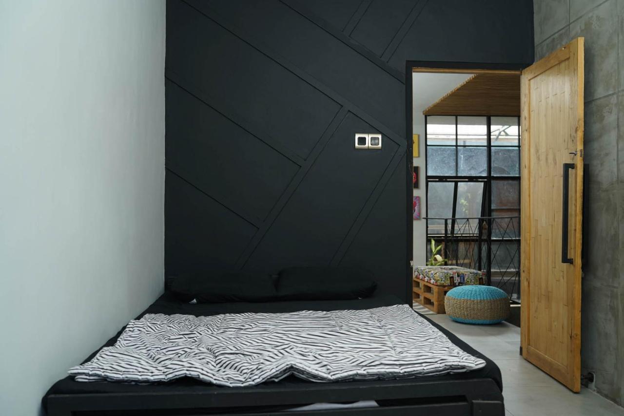 Happy House Bnb Bromo Backpacker Проболинго Экстерьер фото