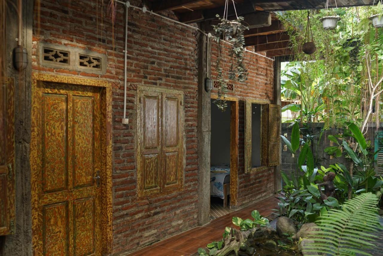 Happy House Bnb Bromo Backpacker Проболинго Экстерьер фото