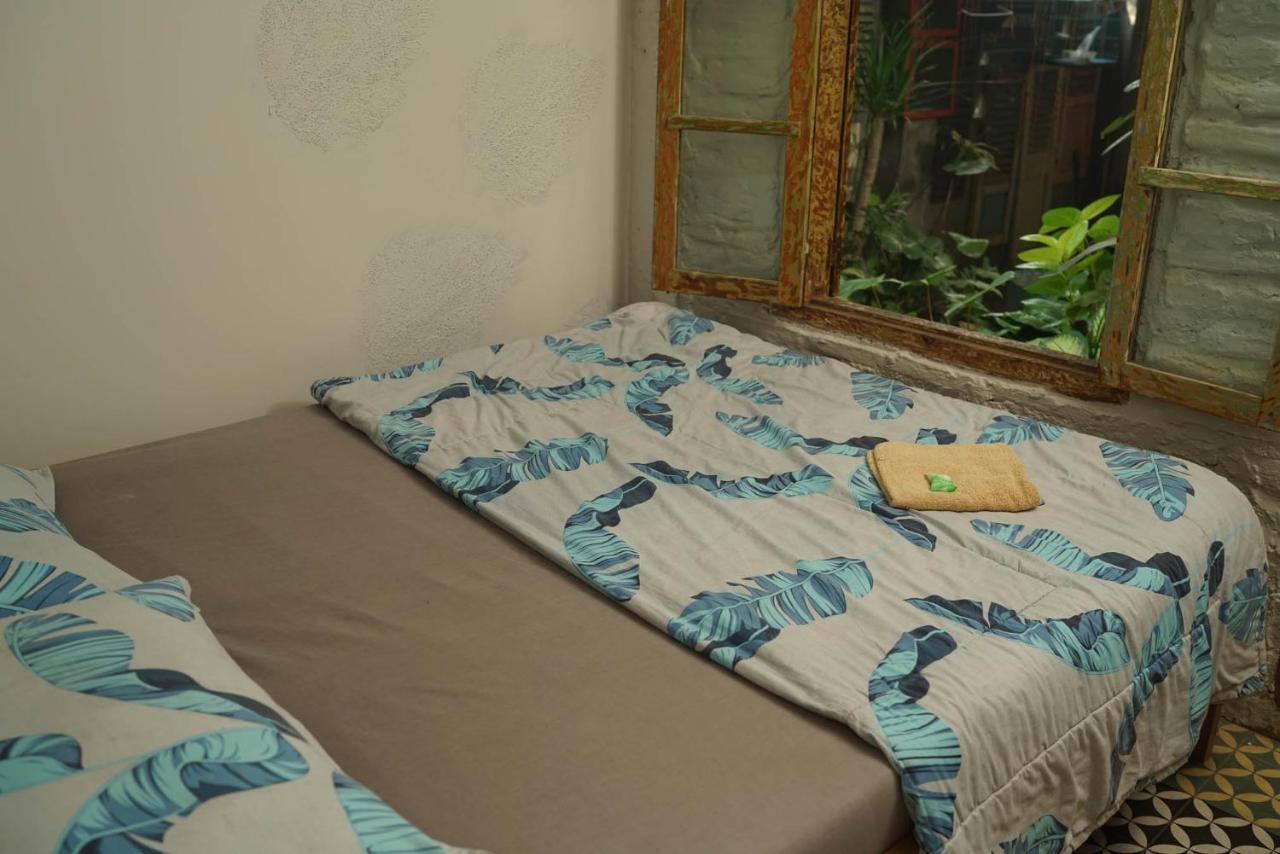 Happy House Bnb Bromo Backpacker Проболинго Экстерьер фото