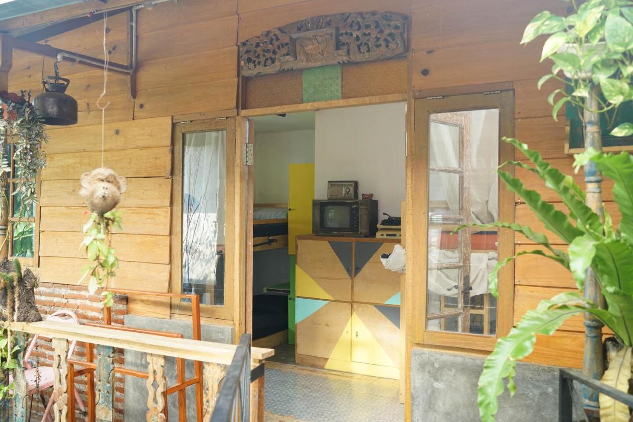 Happy House Bnb Bromo Backpacker Проболинго Экстерьер фото