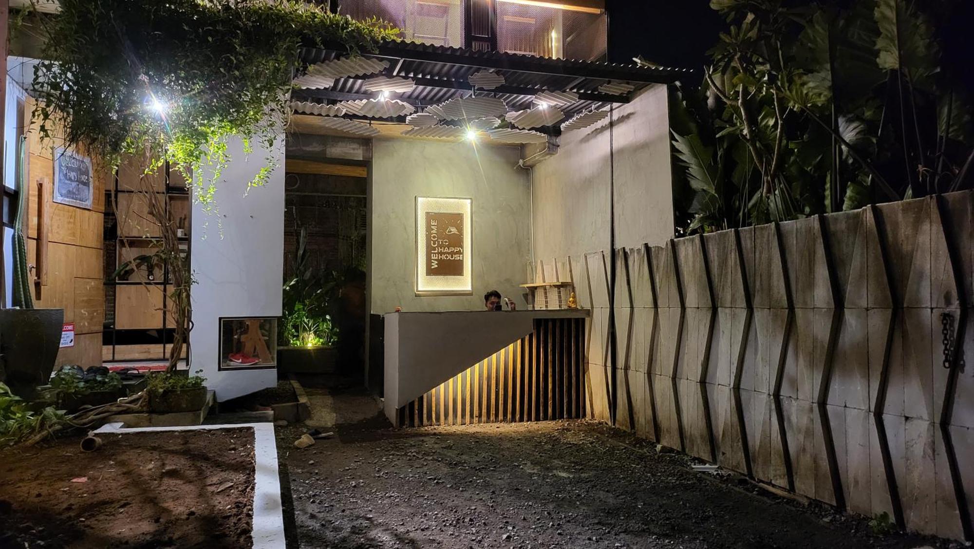 Happy House Bnb Bromo Backpacker Проболинго Экстерьер фото