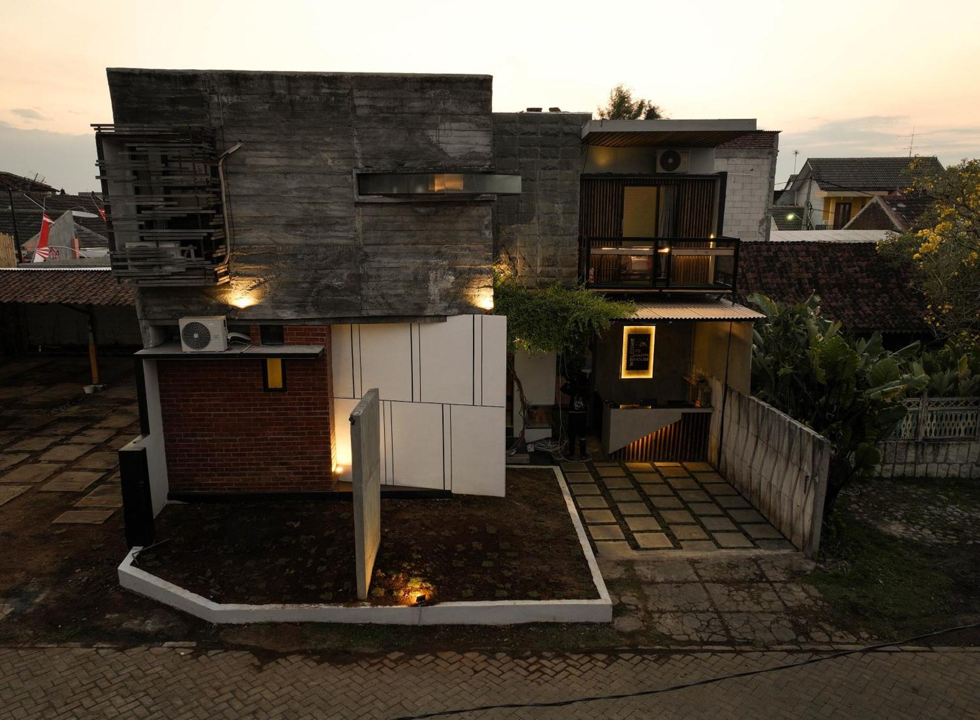 Happy House Bnb Bromo Backpacker Проболинго Экстерьер фото