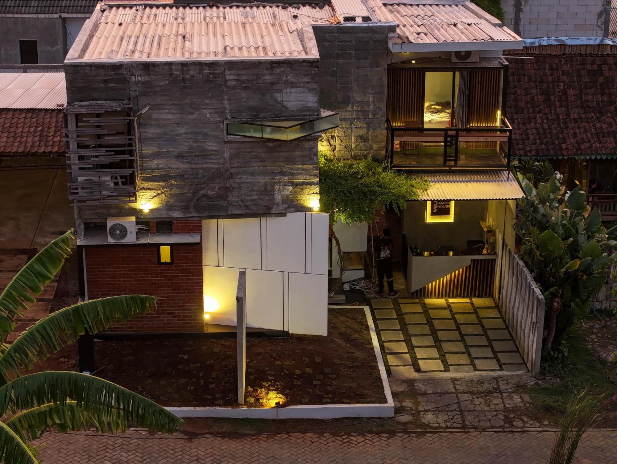 Happy House Bnb Bromo Backpacker Проболинго Экстерьер фото