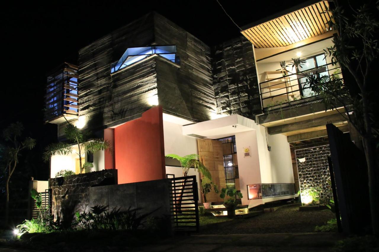 Happy House Bnb Bromo Backpacker Проболинго Экстерьер фото