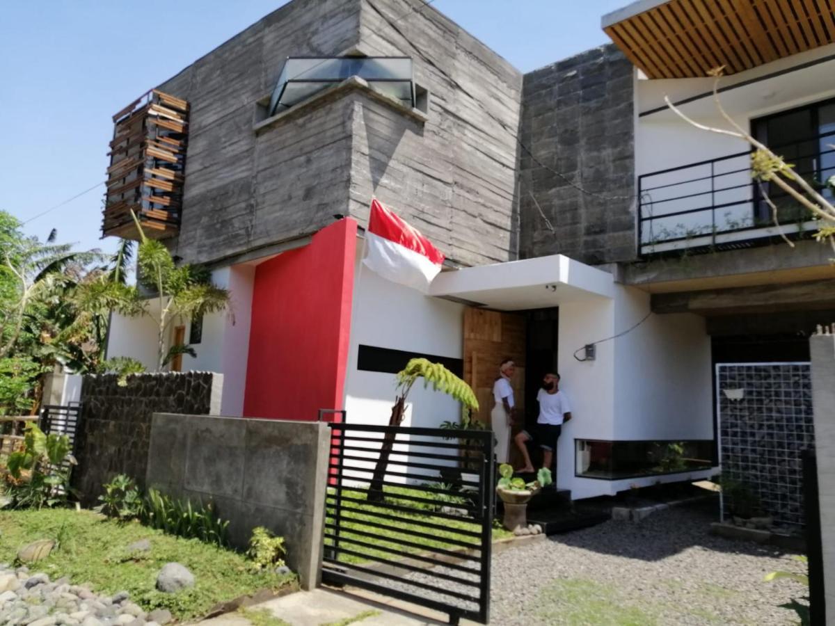 Happy House Bnb Bromo Backpacker Проболинго Экстерьер фото